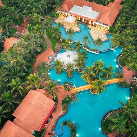 Radisson Blu Resort Temple Bay Mamallapuram Exterior foto Aerial view of the pool at the Hard Rock Hotel