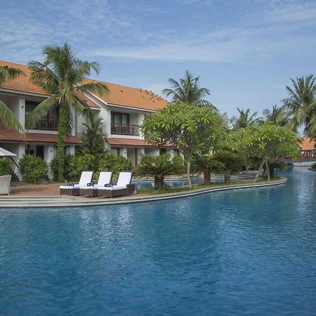 Radisson Blu Resort Temple Bay Mamallapuram Exterior foto The pool at Vinpearl Hotel Nha Trang